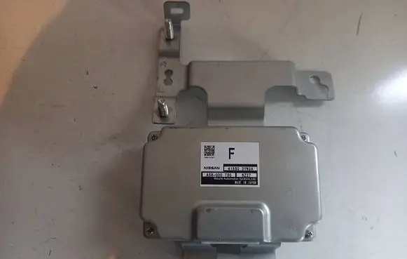 Nissan Juke I F15 Transfer box differential control unit 98814237 416503YW2A A58000T30