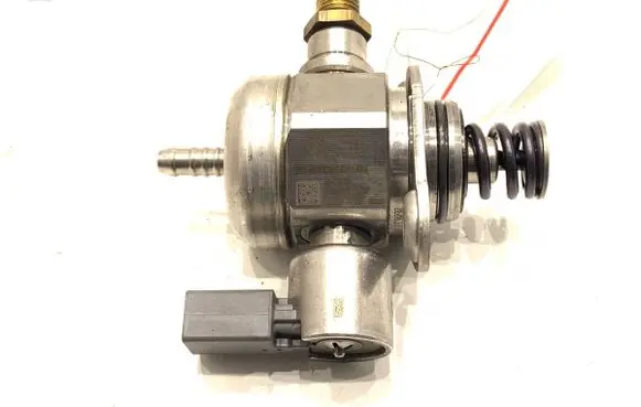 Audi A4 S4 B9 8W Fuel injection high pressure pump 06K127028D