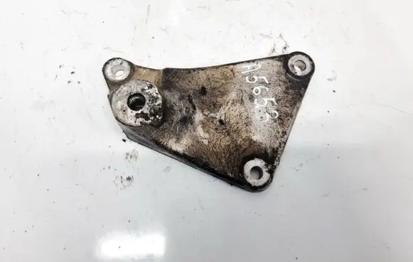 Engine mounting bracket