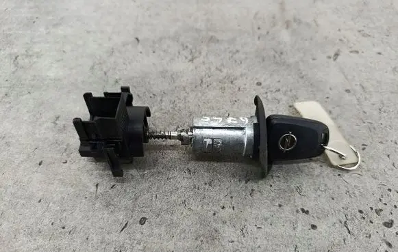 Opel Meriva A Ignition lock 9058931413168306