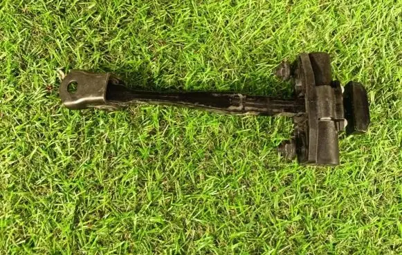 Chevrolet TrailBlazer Rear door check strap stopper 3416ES72