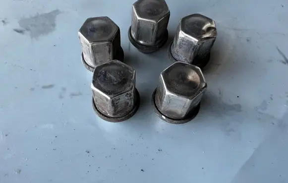 Land Rover Discovery Sport Nuts/bolts 