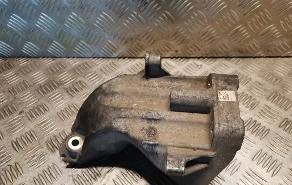 Mercedes-Benz C W204 Engine mounting bracket 6512230004 A6512230004