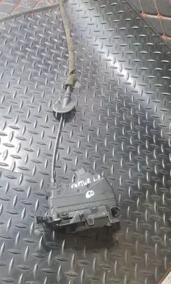 Renault Captur Front door lock 805037243R