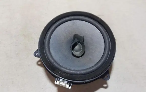 Mazda 2 Front door speaker d65166960 g08301c3