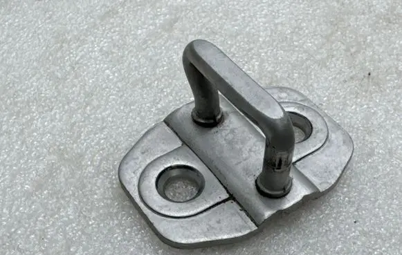 Fiat 500E Front door lock loop/hook striker 02901