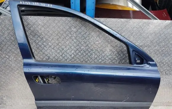 Volvo V70 Front door