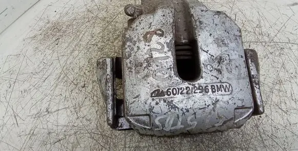 BMW 5 E39 Front brake caliper 6022296