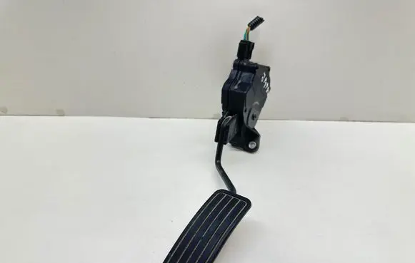 Subaru Impreza IV Accelerator throttle pedal 36010FJ000 1988007940