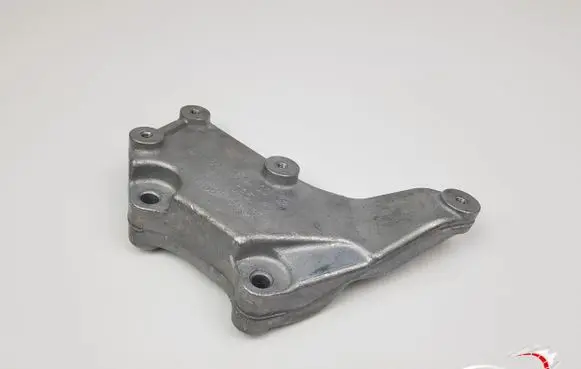 Mercedes-Benz C W204 Engine mount bracket