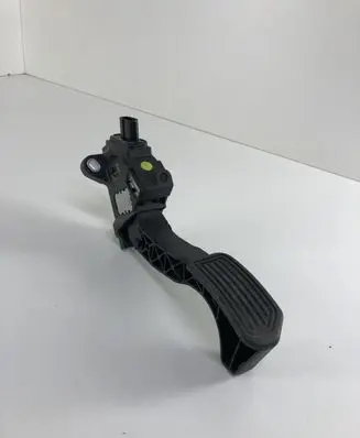 Toyota RAV 4 (XA40) Accelerator throttle pedal 781100W040