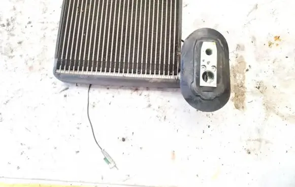 A/C cooling radiator (condenser)