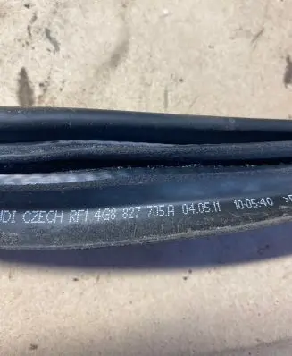 Trunk rubber seal (body)