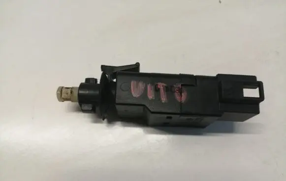 Mercedes-Benz Vito Viano W638 Brake pedal sensor switch 0015452009
