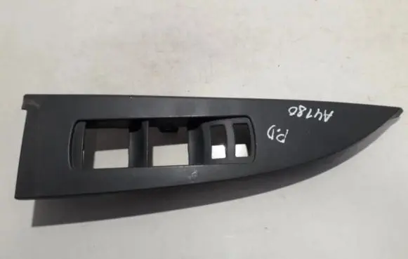 SsangYong Kyron Front door window switch trim 7226009010 72260-09010