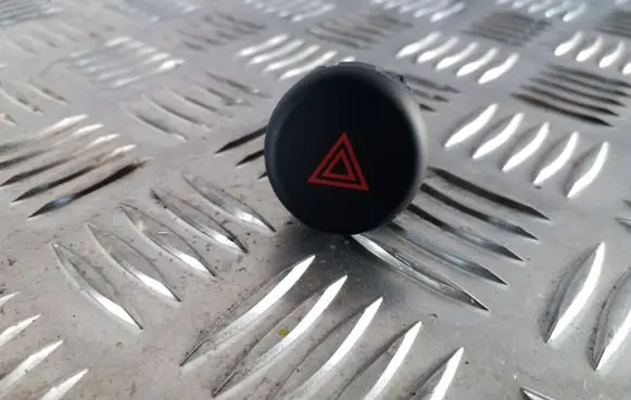 Nissan Juke I F15 Hazard light switch