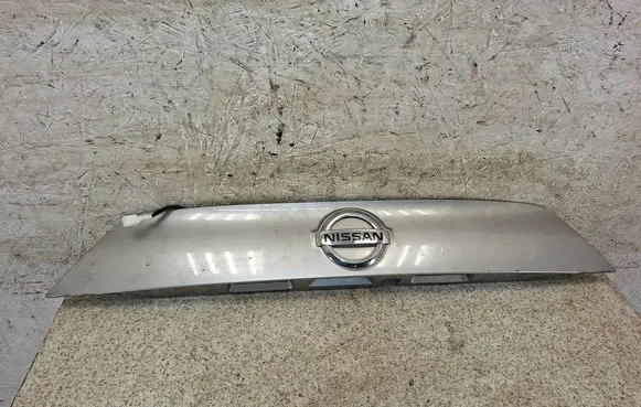 Nissan Qashqai Trunk door license plate light bar 5481U110