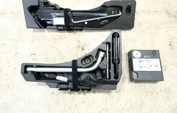 Porsche Macan (95B) Tool box 95B012011