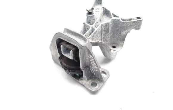 Nissan Juke II F16 Engine mount bracket