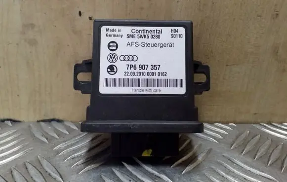 Volkswagen Touareg II Light module LCM 7P6907357 5WK50280