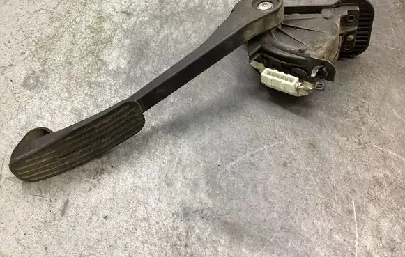 Volvo XC70 Accelerator throttle pedal 6PV00853712 30683516