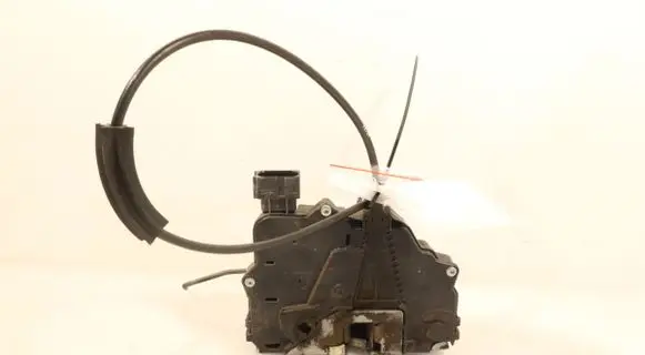 Opel Corsa D Front door lock 13258271