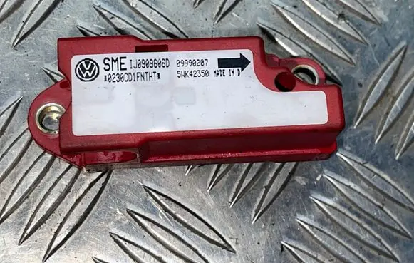 Volkswagen Golf IV Airbag deployment crash/impact sensor 1J0909606D
