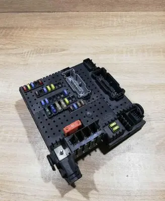 Volvo XC90 Fuse module 8676391 12217799