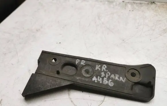Front bumper mounting bracket