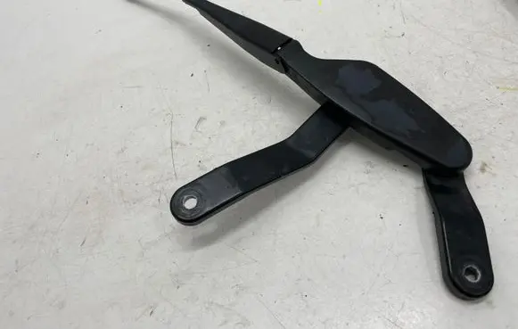 Mercedes-Benz C W204 Front wiper blade arm A2048201544