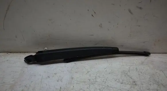 Rear wiper blade arm