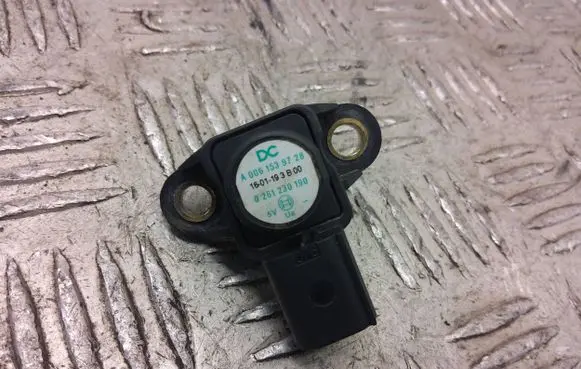 Mercedes-Benz A W176 Air pressure sensor A0061539728