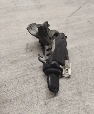 Toyota Avensis T220 Ignition lock 89780050