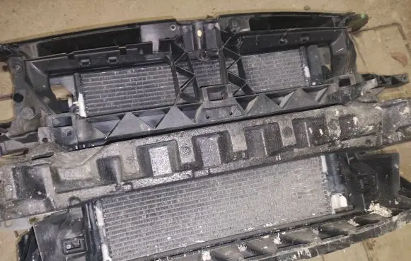 Volkswagen Touran I Radiator support slam panel