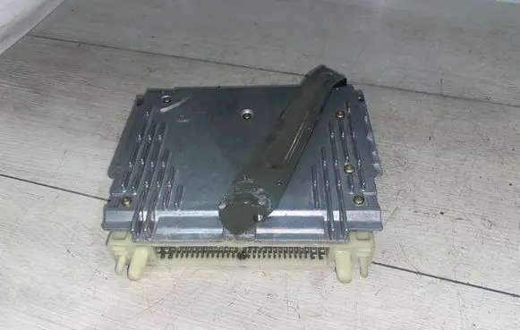 Volvo S70 V70 V70 XC Engine control unit/module P09183993 T98219016 1T28S3499