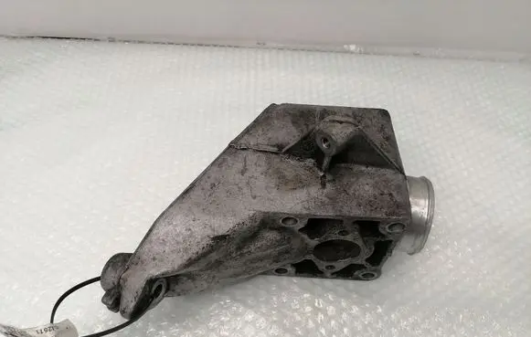 Mercedes-Benz Vito Viano W639 Engine mounting bracket a64622300104