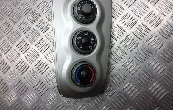 Toyota Yaris Climate control unit 554060D190