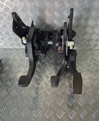 Opel Astra K Pedal assembly 39094153