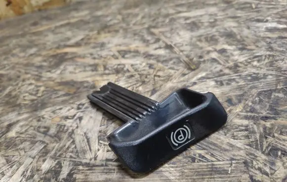 Mercedes-Benz S W140 Hand brake release handle 1404270720