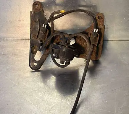 Mercedes-Benz E W124 EGR valve 1233000533