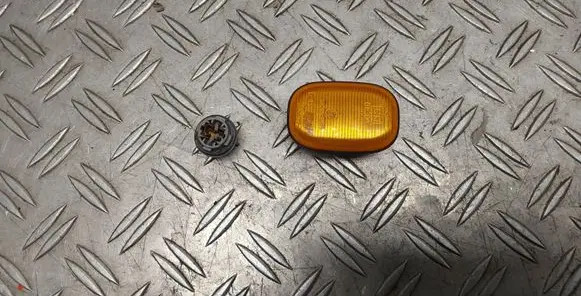 Toyota Avensis Verso Front fender indicator light 