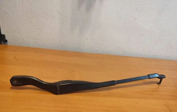Mercedes-Benz E W211 Front wiper blade arm A2118200344