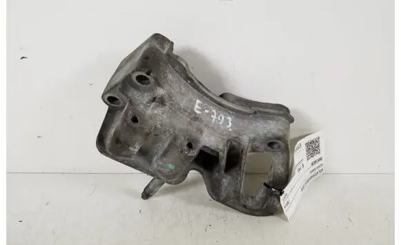 Engine mounting bracket