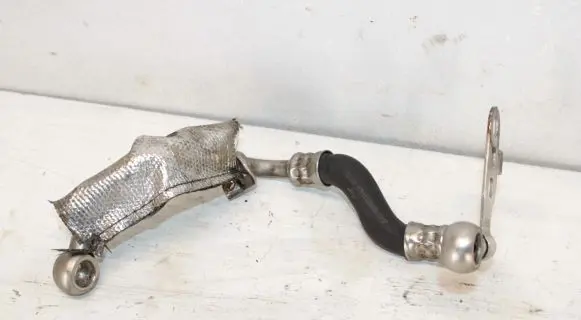 Audi A4 S4 B7 8E 8H Turbo turbocharger oiling pipe/hose 06D121497A