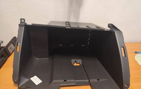 Nissan Micra Glove box 68520AX700 K10861