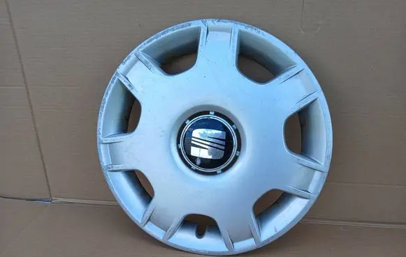 Volkswagen Polo III 6N 6N2 6NF R14 wheel hub/cap/trim 6N0601147D