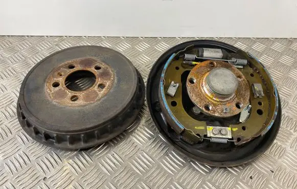 Volkswagen Polo VI Rear wheel hub 2Q0609075N 2Q0609617A