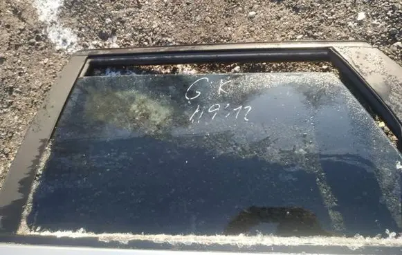 Nissan Primera Rear door window glass as2