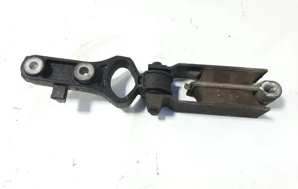 Volvo XC60 Engine mount bracket 31330145