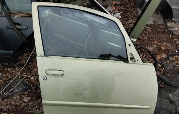 Mitsubishi Colt Front door 760042E020